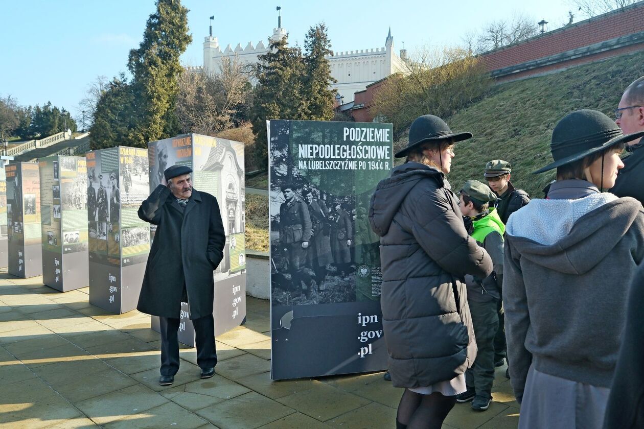  Narodowy Dzień Pamięci Żołnierzy Wyklętych w Lublinie: składamy kwiaty przy pomnikach (zdjęcie 45) - Autor: DW