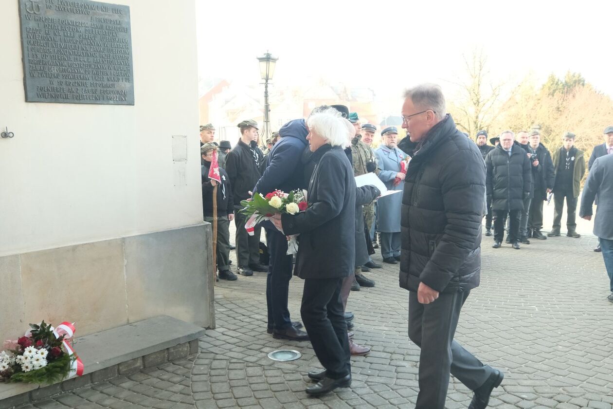  Narodowy Dzień Pamięci Żołnierzy Wyklętych w Lublinie: składamy kwiaty przy pomnikach (zdjęcie 25) - Autor: DW