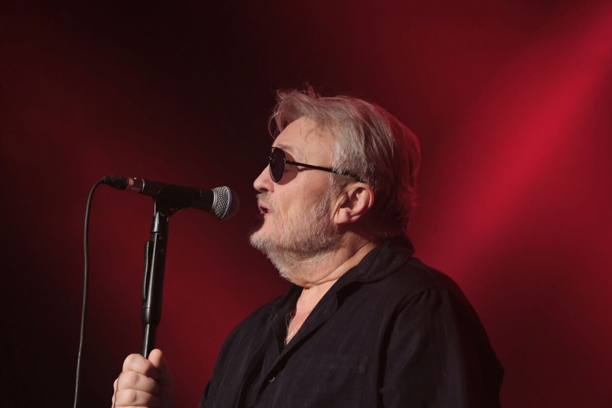  55 lat na scenie. Koncert Krzysztofa Cugowskiego z Zespołem Mistrzów w Teatrze Starym (zdjęcie 26) - Autor: DW