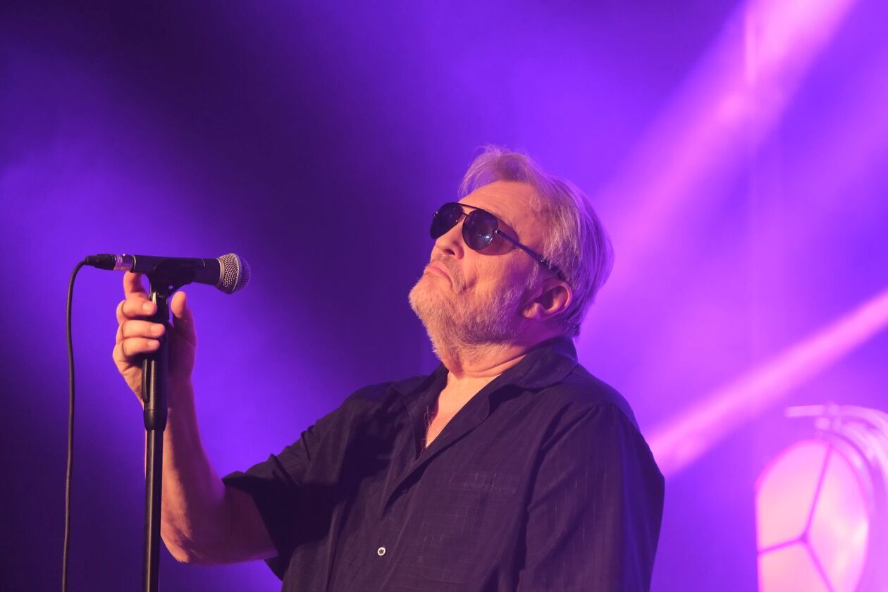  55 lat na scenie. Koncert Krzysztofa Cugowskiego z Zespołem Mistrzów w Teatrze Starym (zdjęcie 20) - Autor: DW