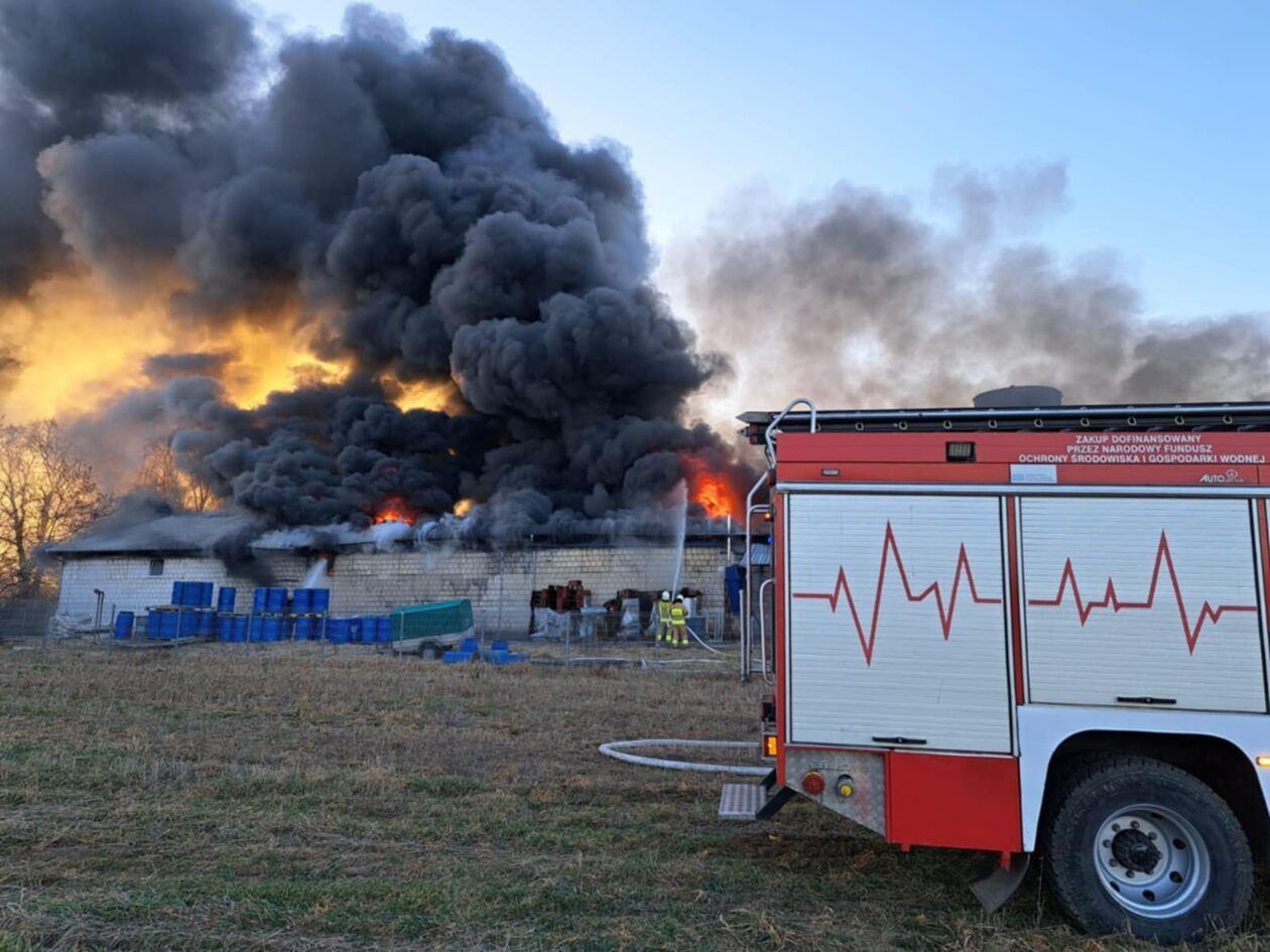  Pożar w Maniach (zdjęcie 5) - Autor: KM PSP Biała Podlaska