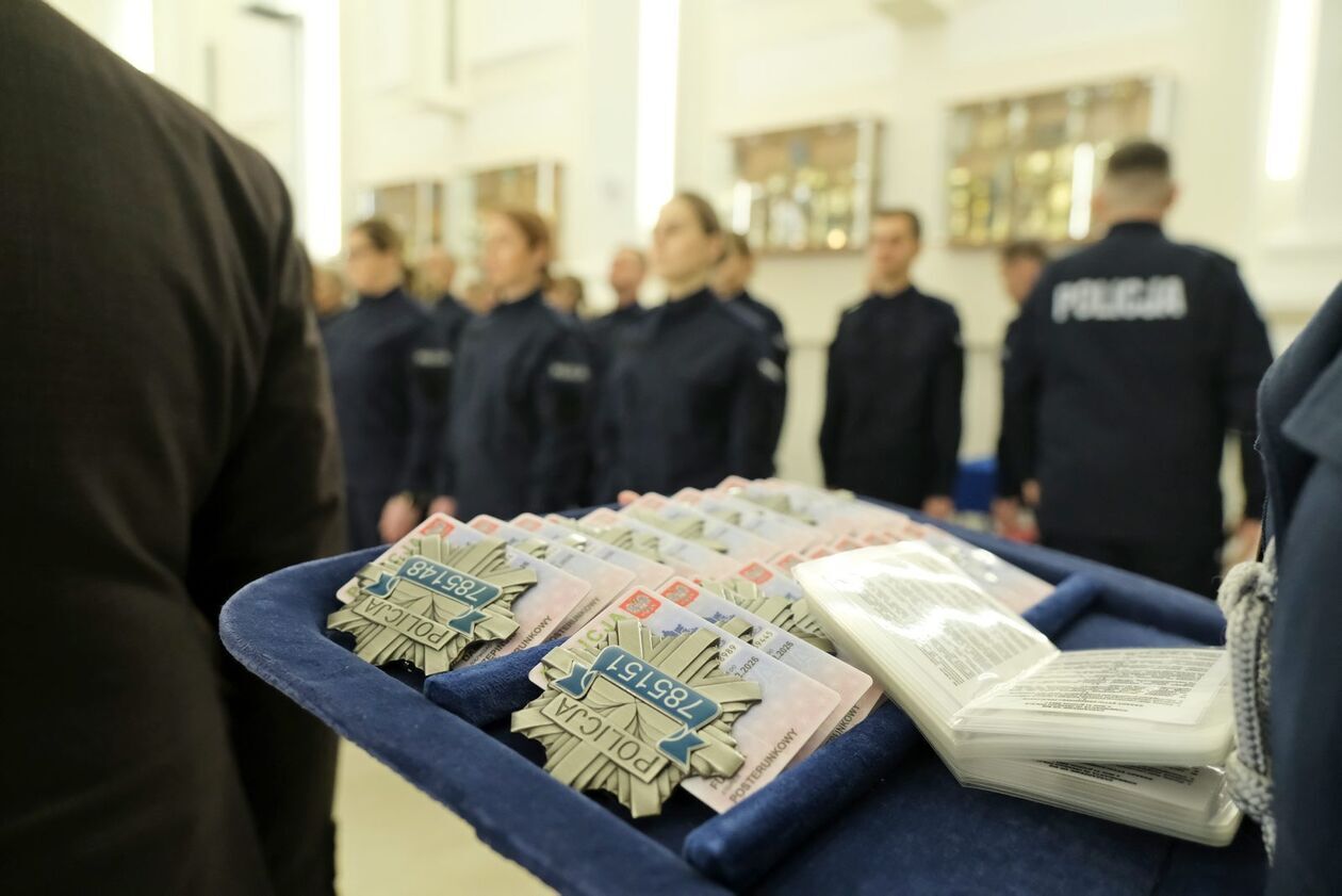  Ślubowanie nowych funkcjonariuszy policji (zdjęcie 43) - Autor: DW