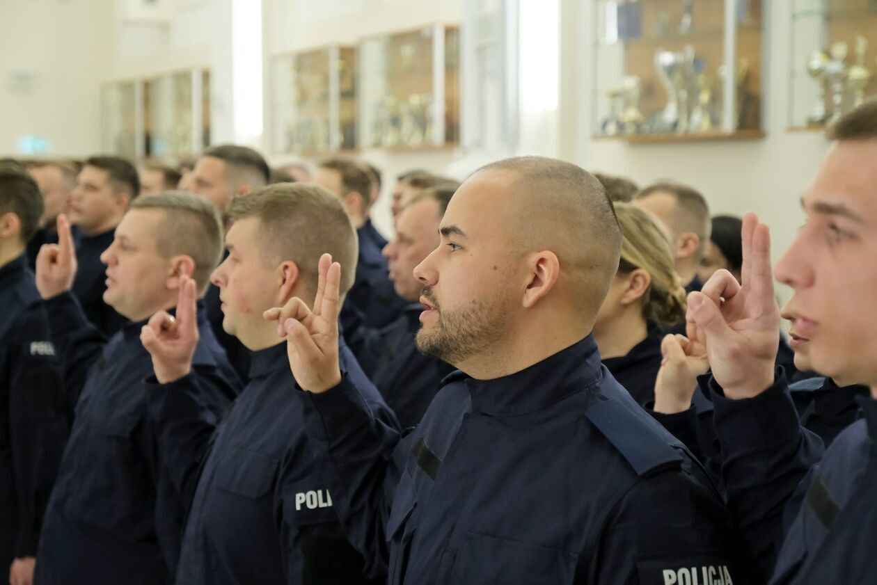  Ślubowanie nowych funkcjonariuszy policji (zdjęcie 24) - Autor: DW