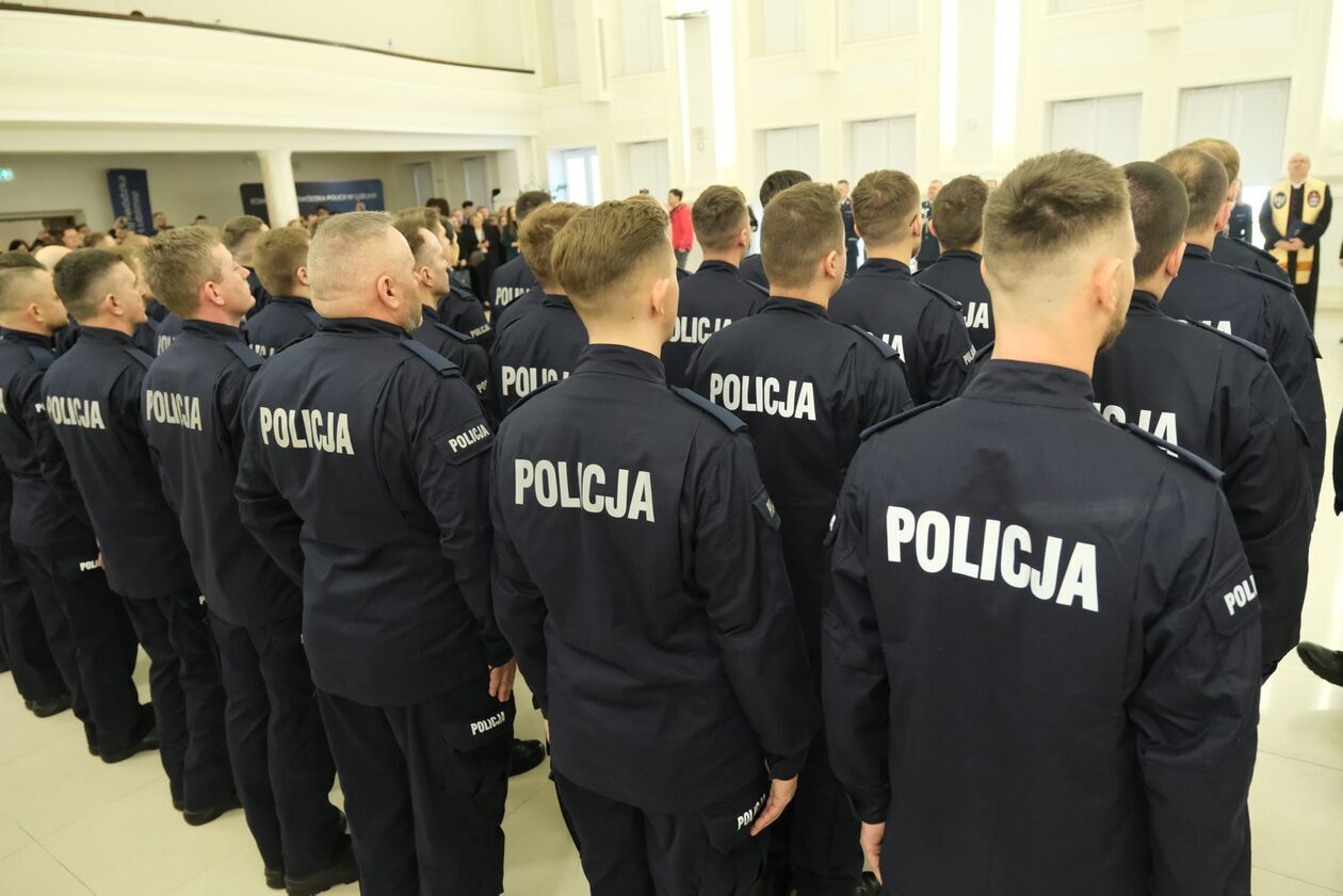  Ślubowanie nowych funkcjonariuszy policji (zdjęcie 29) - Autor: DW