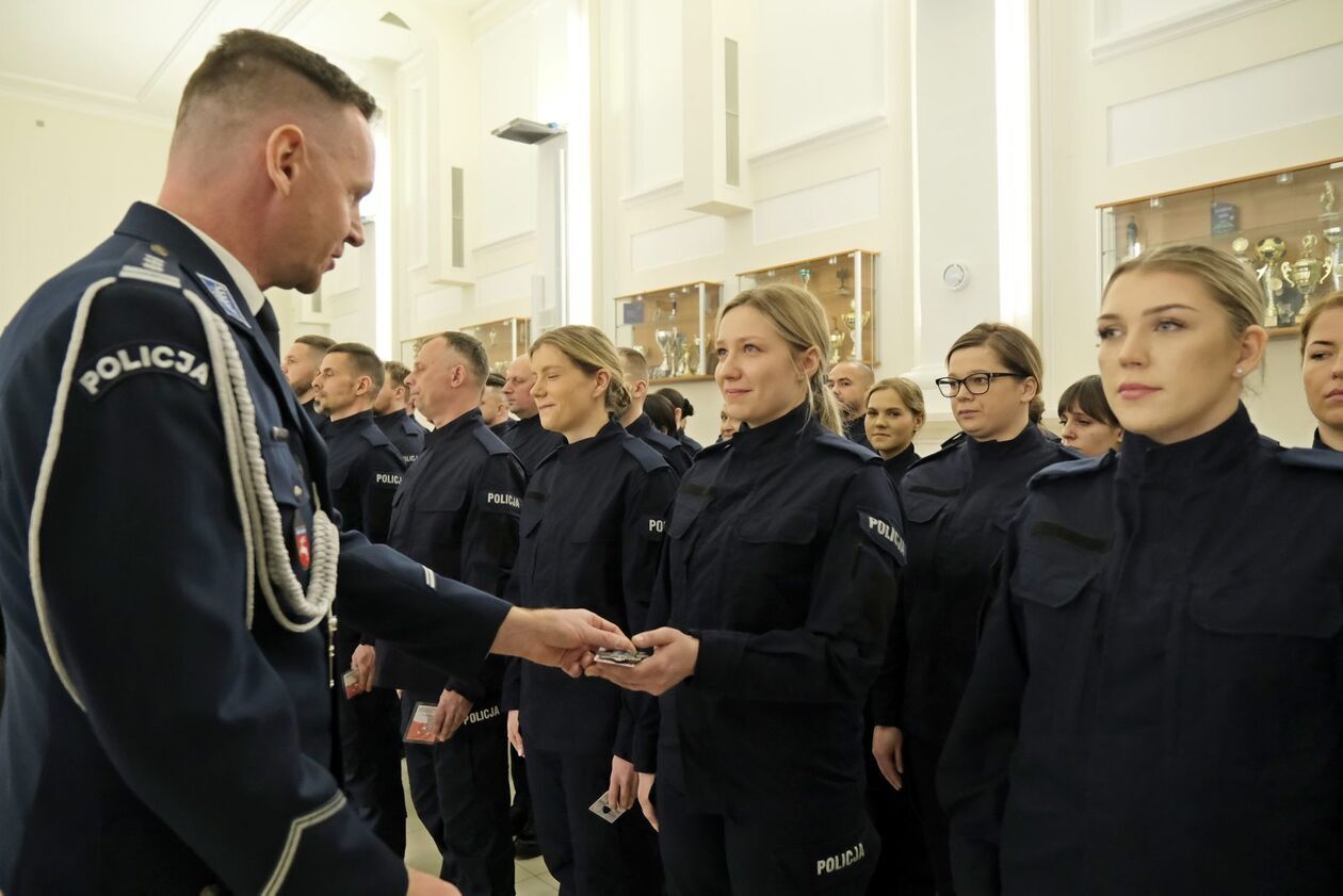  Ślubowanie nowych funkcjonariuszy policji (zdjęcie 39) - Autor: DW