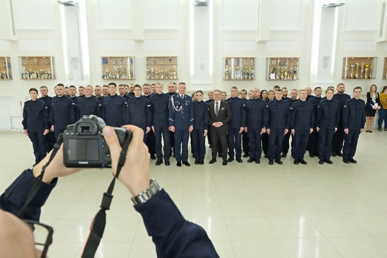  Ślubowanie nowych funkcjonariuszy policji (zdjęcie 2) - Autor: DW