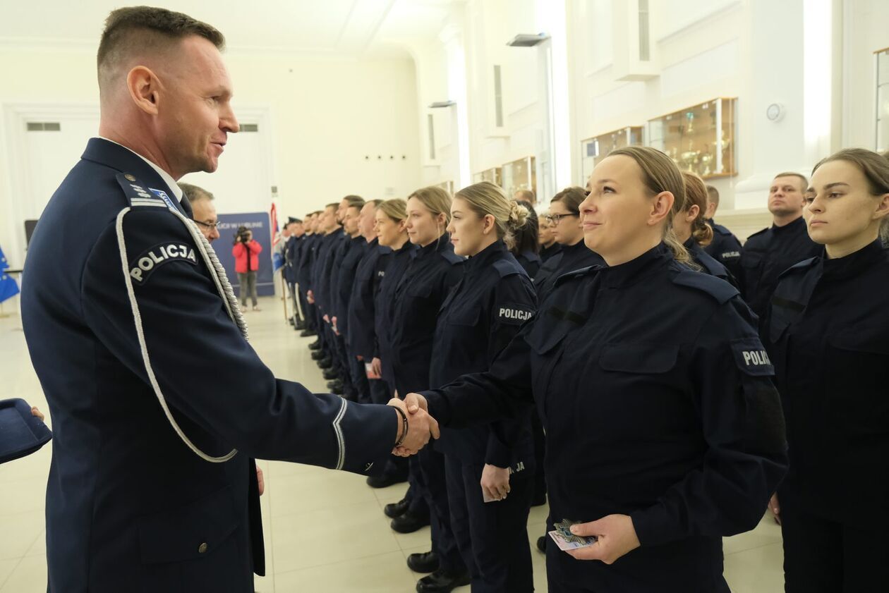  Ślubowanie nowych funkcjonariuszy policji (zdjęcie 40) - Autor: DW