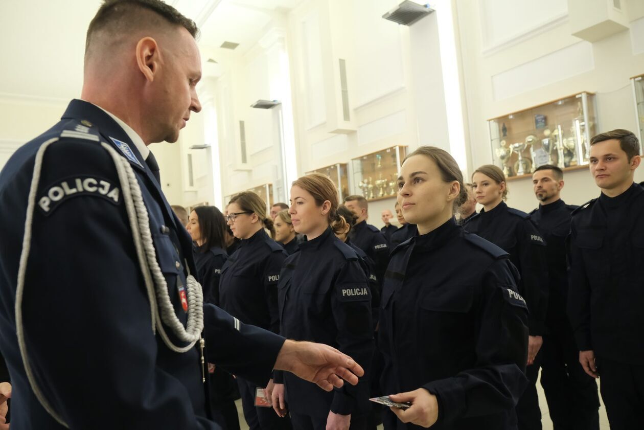  Ślubowanie nowych funkcjonariuszy policji (zdjęcie 49) - Autor: DW