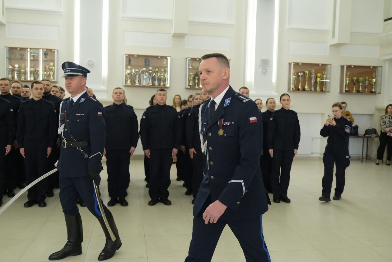  Ślubowanie nowych funkcjonariuszy policji (zdjęcie 9) - Autor: DW