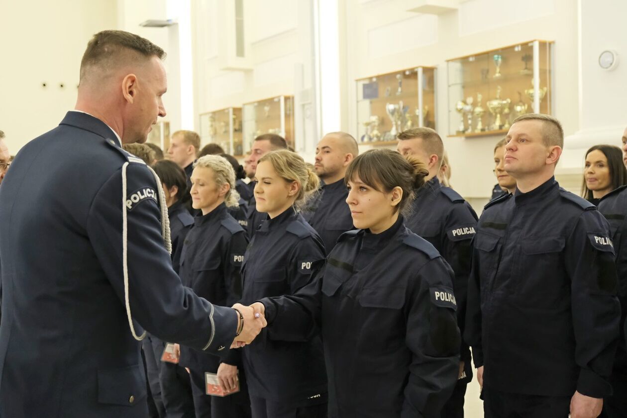  Ślubowanie nowych funkcjonariuszy policji (zdjęcie 53) - Autor: DW