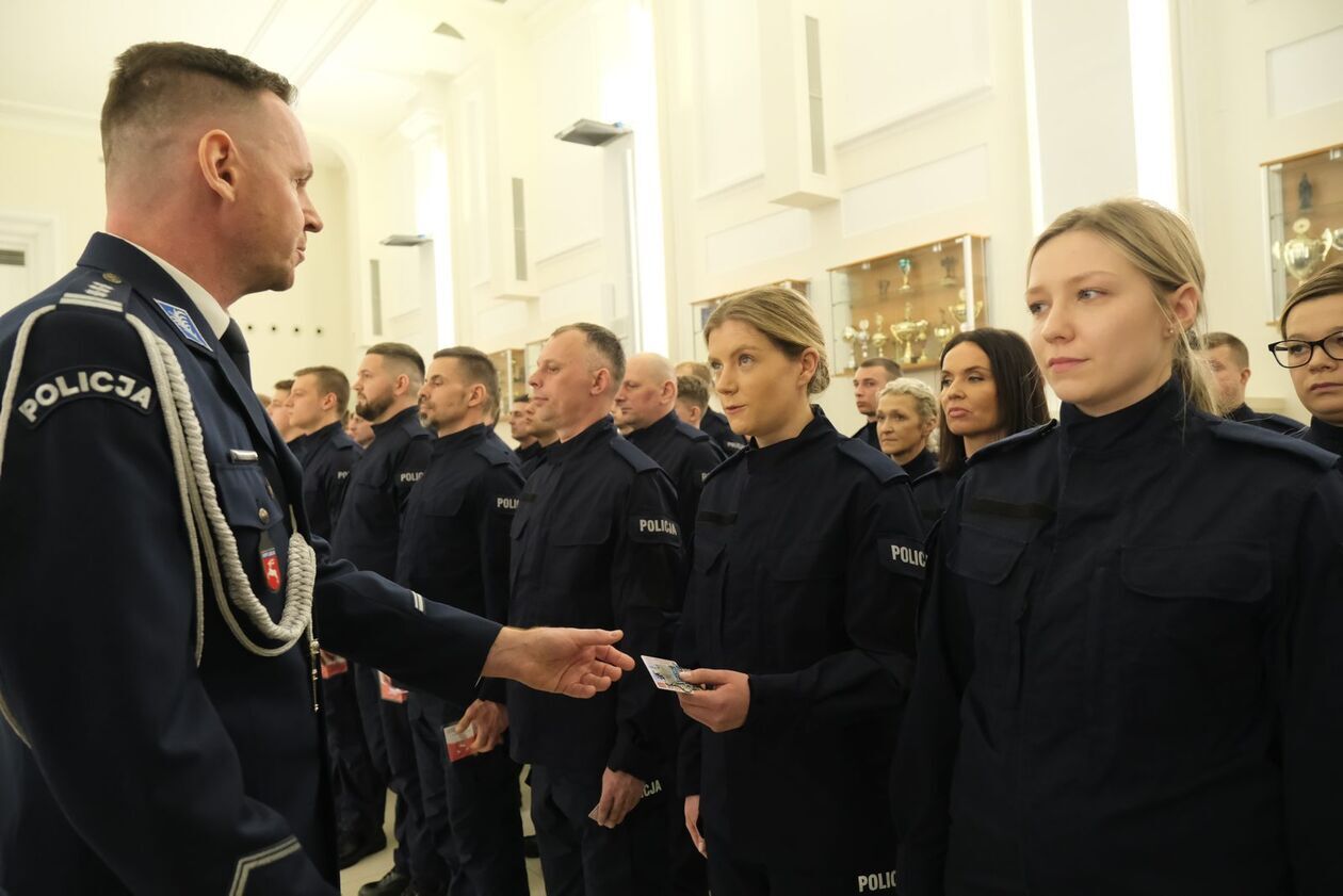  Ślubowanie nowych funkcjonariuszy policji (zdjęcie 38) - Autor: DW