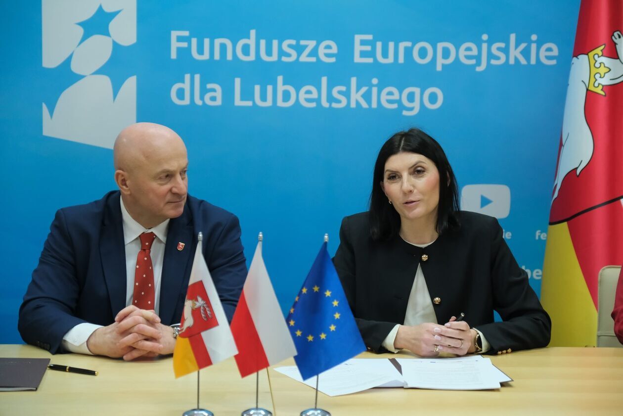  Umowy dofinasowane przez UE na niskoemisyjny transport miejski podpisane (zdjęcie 7) - Autor: DW