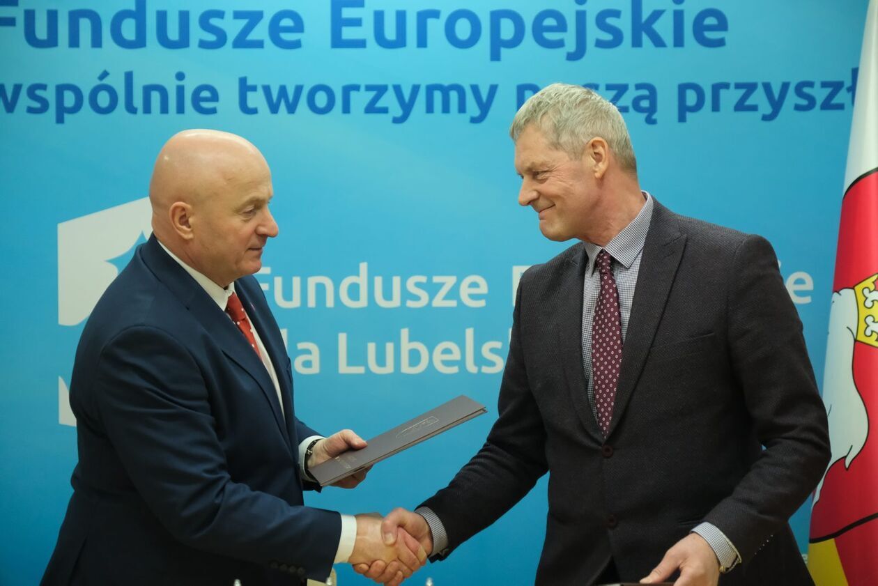  Umowy dofinasowane przez UE na niskoemisyjny transport miejski podpisane (zdjęcie 27) - Autor: DW