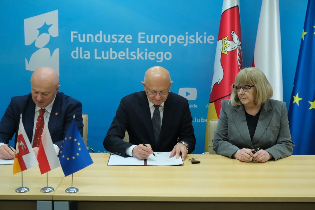  Umowy dofinasowane przez UE na niskoemisyjny transport miejski podpisane (zdjęcie 20) - Autor: DW