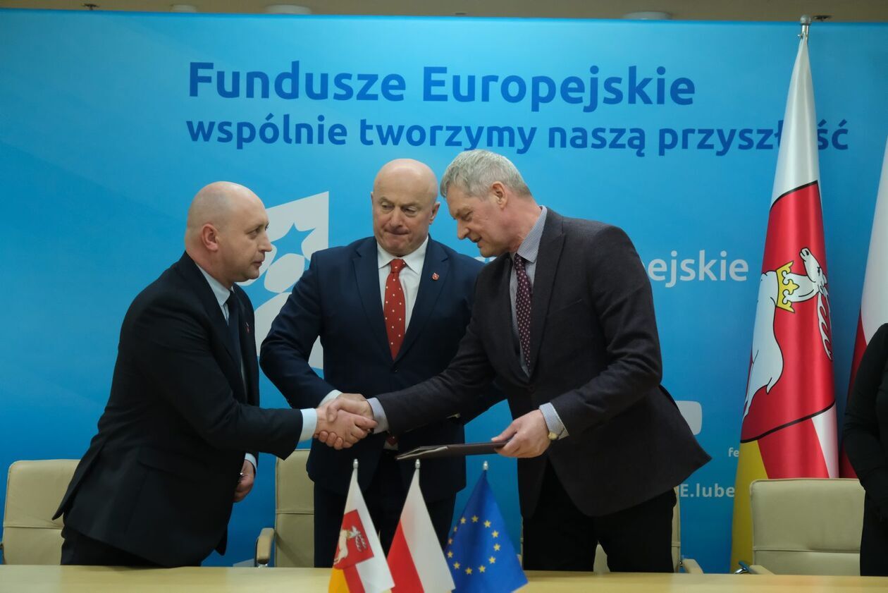  Umowy dofinasowane przez UE na niskoemisyjny transport miejski podpisane  - Autor: DW