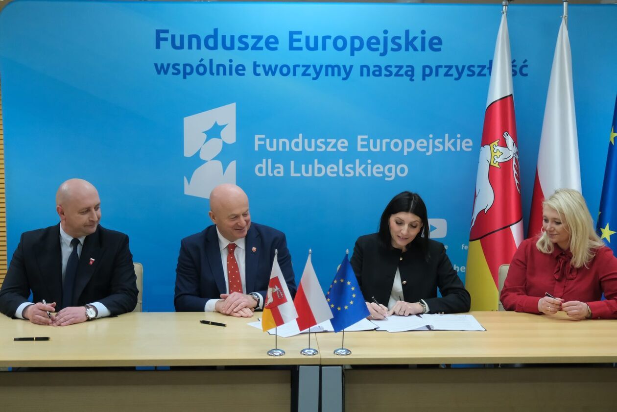  Umowy dofinasowane przez UE na niskoemisyjny transport miejski podpisane (zdjęcie 4) - Autor: DW