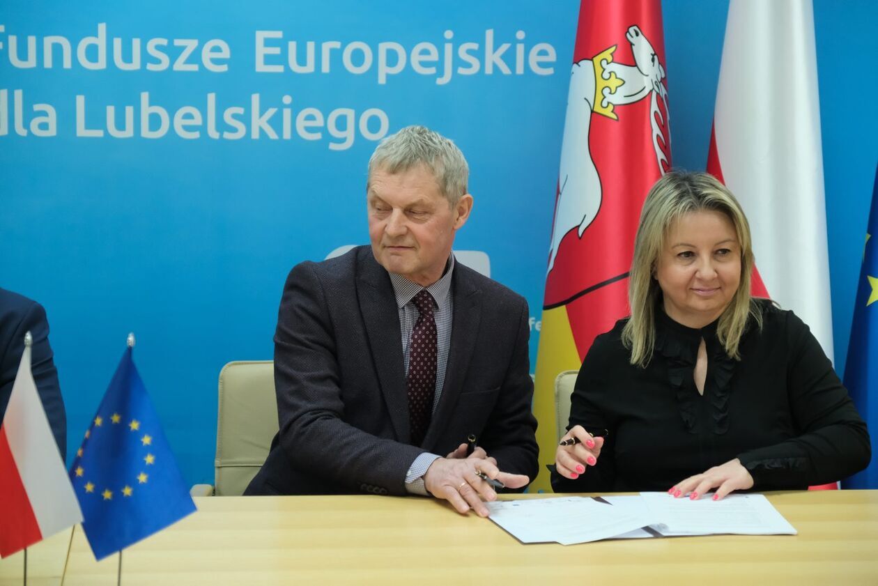  Umowy dofinasowane przez UE na niskoemisyjny transport miejski podpisane (zdjęcie 24) - Autor: DW