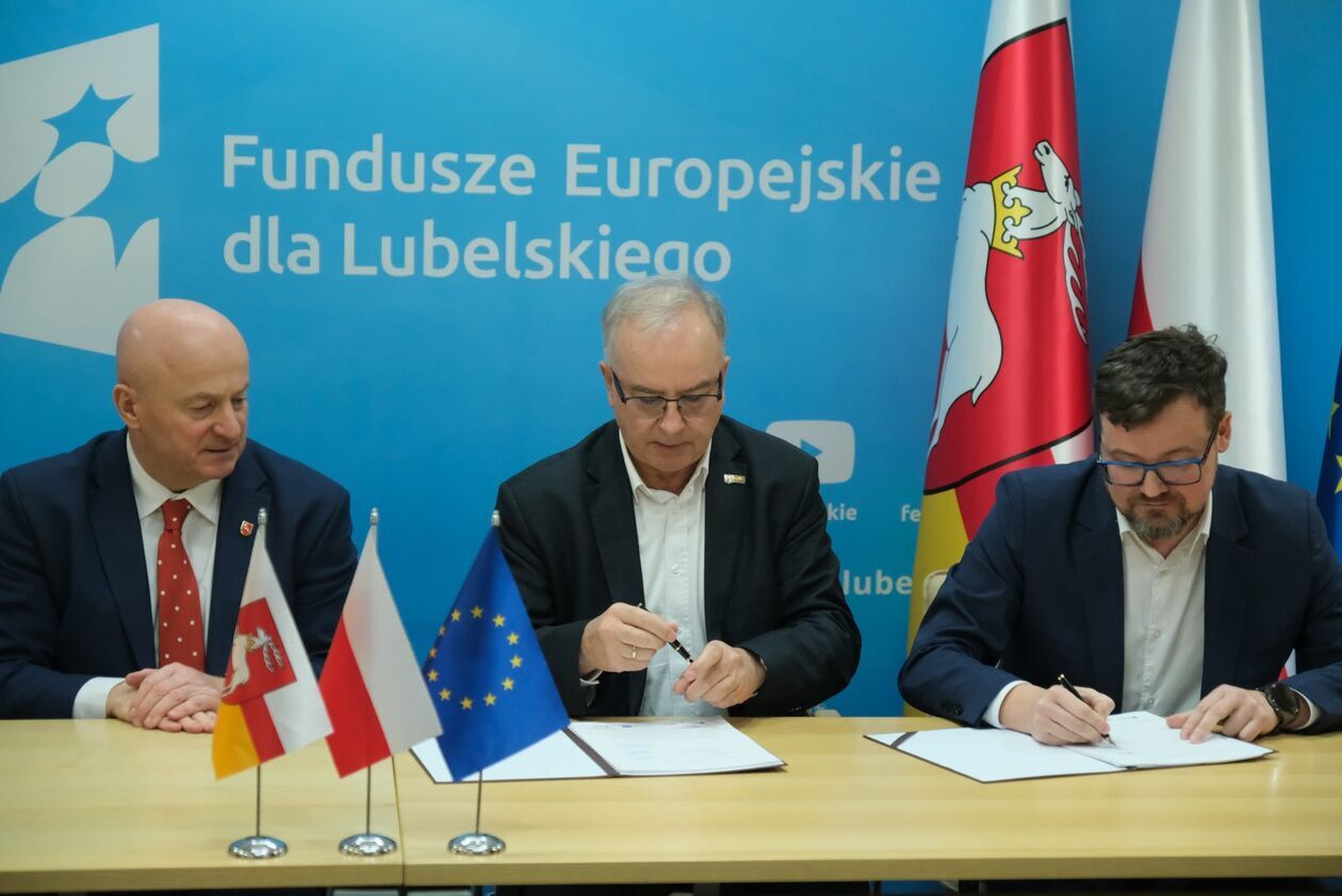  Umowy dofinasowane przez UE na niskoemisyjny transport miejski podpisane (zdjęcie 11) - Autor: DW
