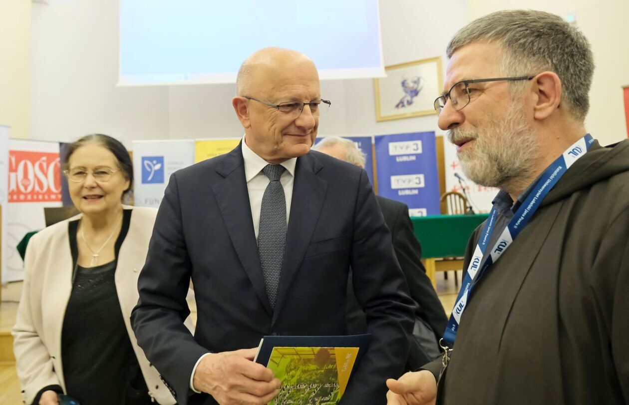  Sesja na KUL w 20 rocznicę śmierci papieża Jana Pawła II (zdjęcie 10) - Autor: DW