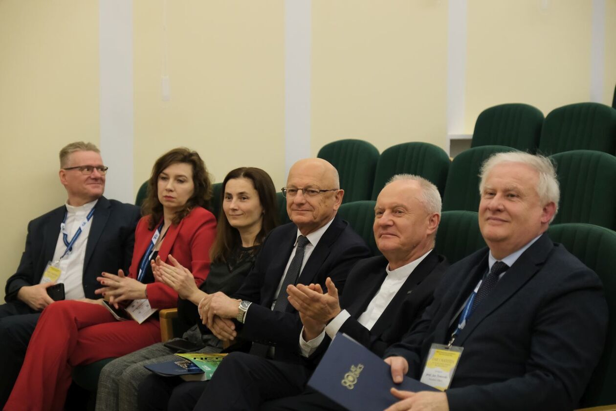  Sesja na KUL w 20 rocznicę śmierci papieża Jana Pawła II (zdjęcie 7) - Autor: DW