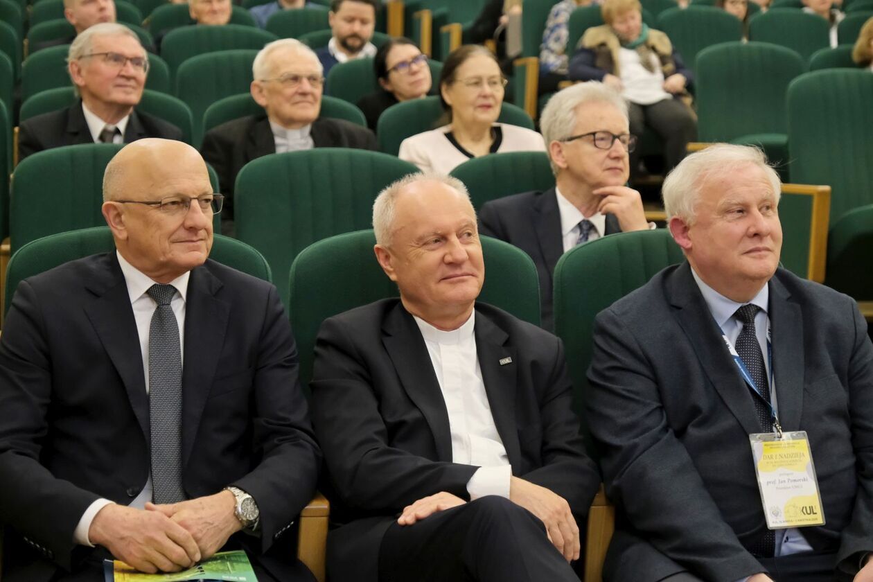  Sesja na KUL w 20 rocznicę śmierci papieża Jana Pawła II (zdjęcie 9) - Autor: DW