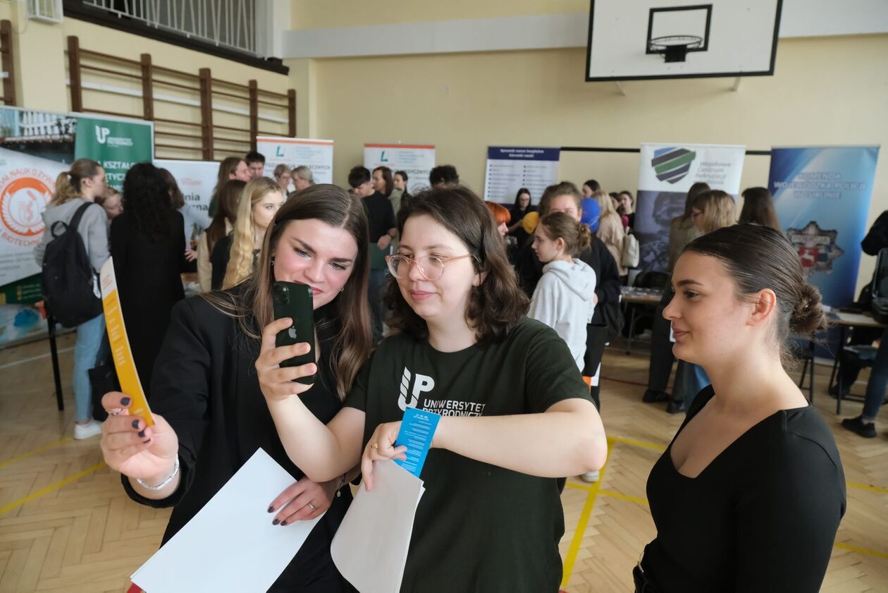  Dzień Otwarty i Dzień Kariery Zawodów Przyszłości ZSChiPS (zdjęcie 53) - Autor: DW