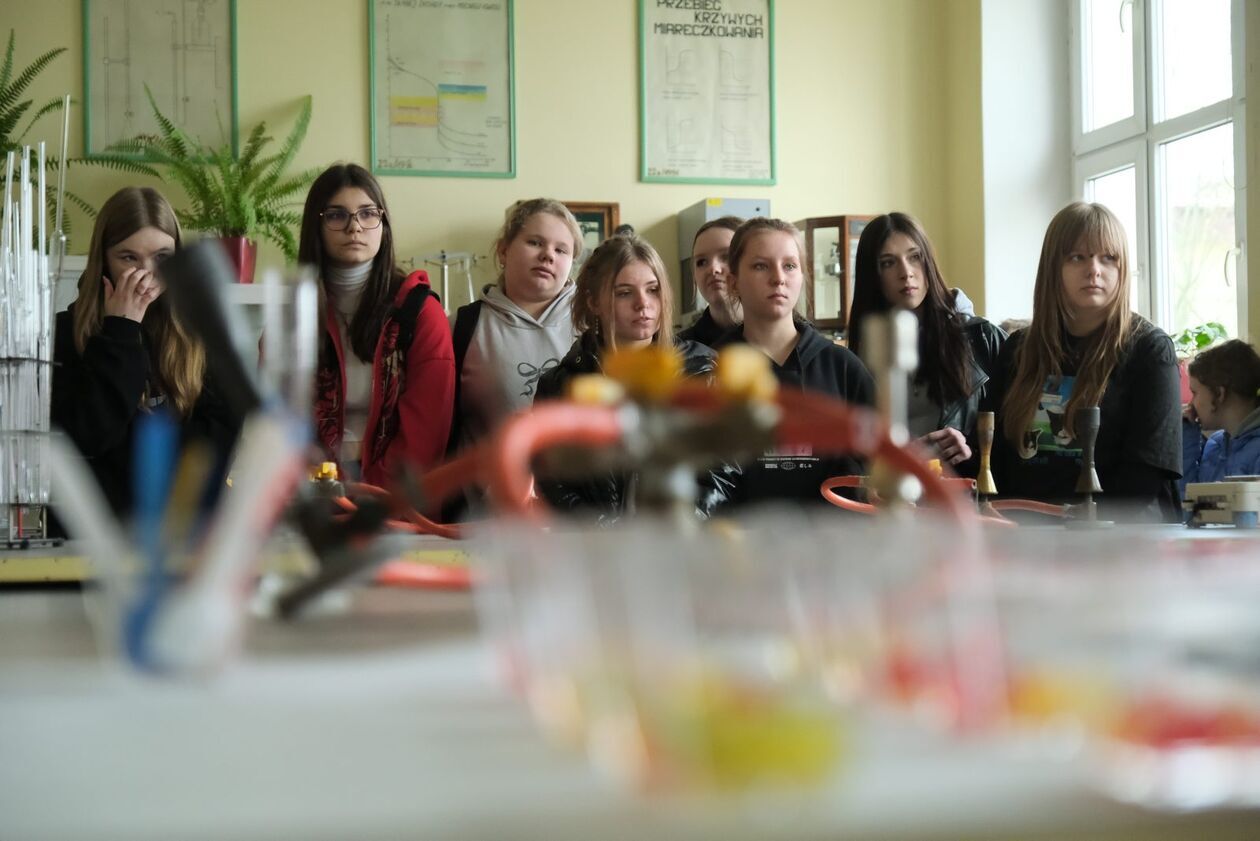  Dzień Otwarty i Dzień Kariery Zawodów Przyszłości ZSChiPS (zdjęcie 20) - Autor: DW