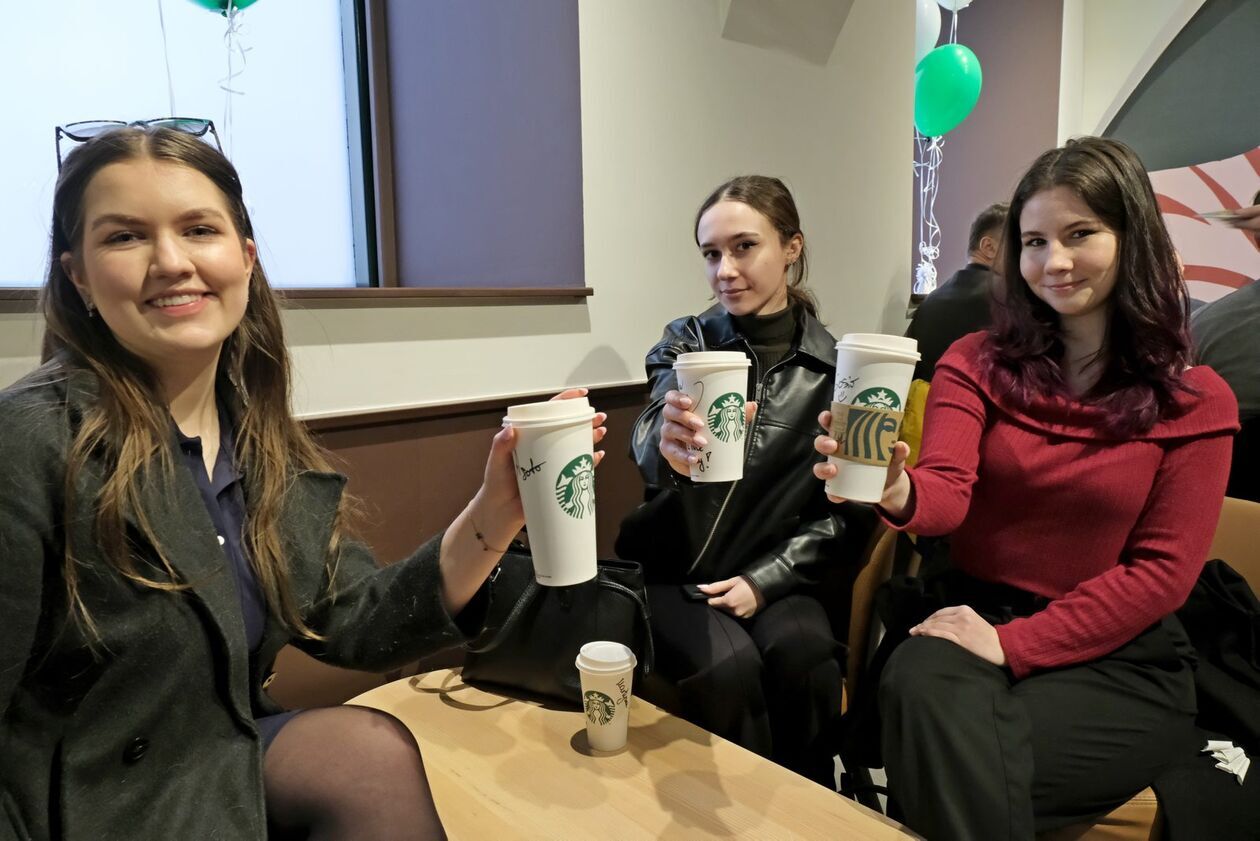  Pierwszy na Lubelszczyźnie Starbucks otwarty (zdjęcie 9) - Autor: DW