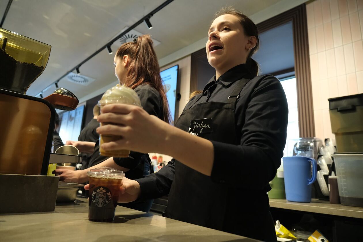  Pierwszy na Lubelszczyźnie Starbucks otwarty (zdjęcie 12) - Autor: DW