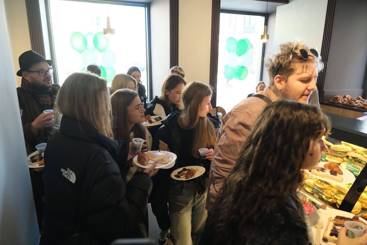  Pierwszy na Lubelszczyźnie Starbucks otwarty (zdjęcie 16) - Autor: DW