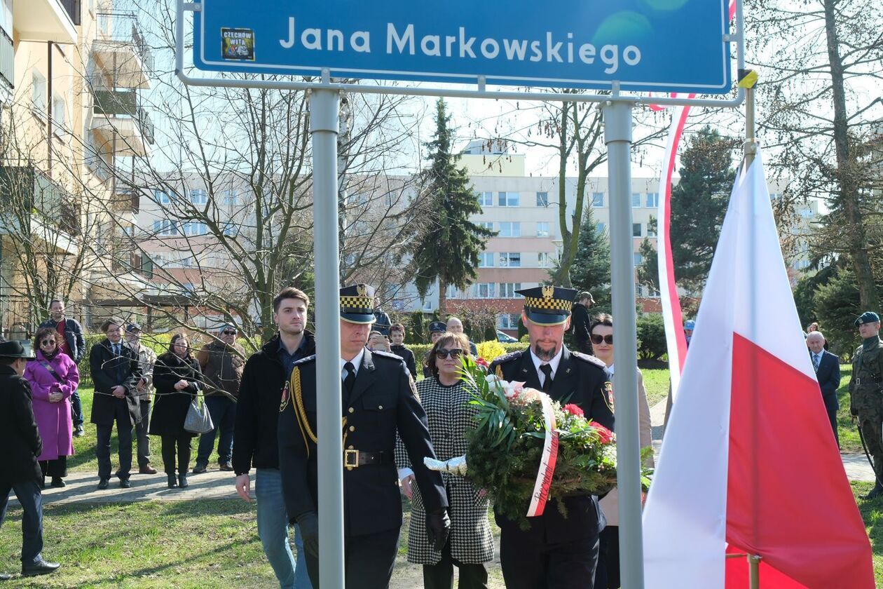  Odsłonięcie tablicy z nazwą skweru im. Jana Markowskiego –  kompozytora i pianisty z Lublina (zdjęcie 17) - Autor: DW