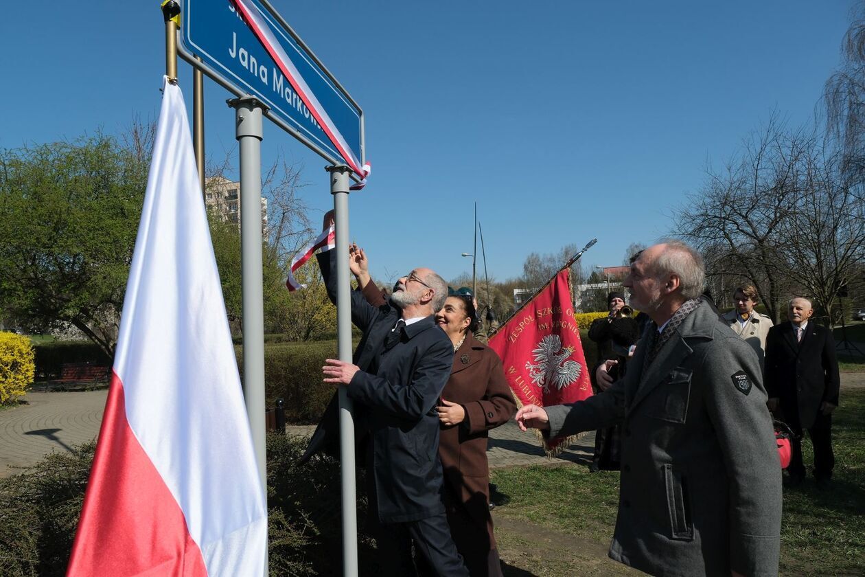  Odsłonięcie tablicy z nazwą skweru im. Jana Markowskiego –  kompozytora i pianisty z Lublina (zdjęcie 9) - Autor: DW