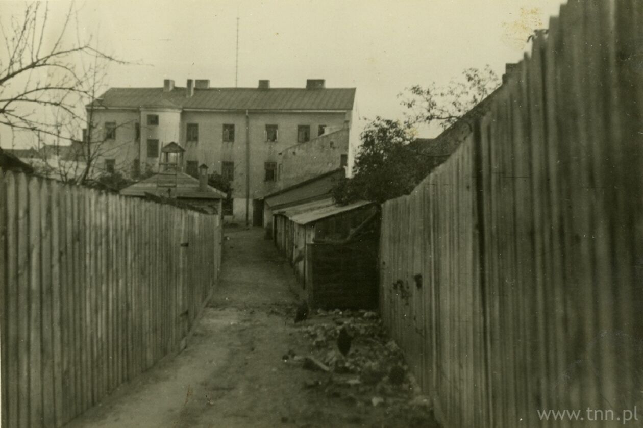  <p>Kamienica przy ulicy Kalinowszczyzna 58, widok od strony oficyny.</p>