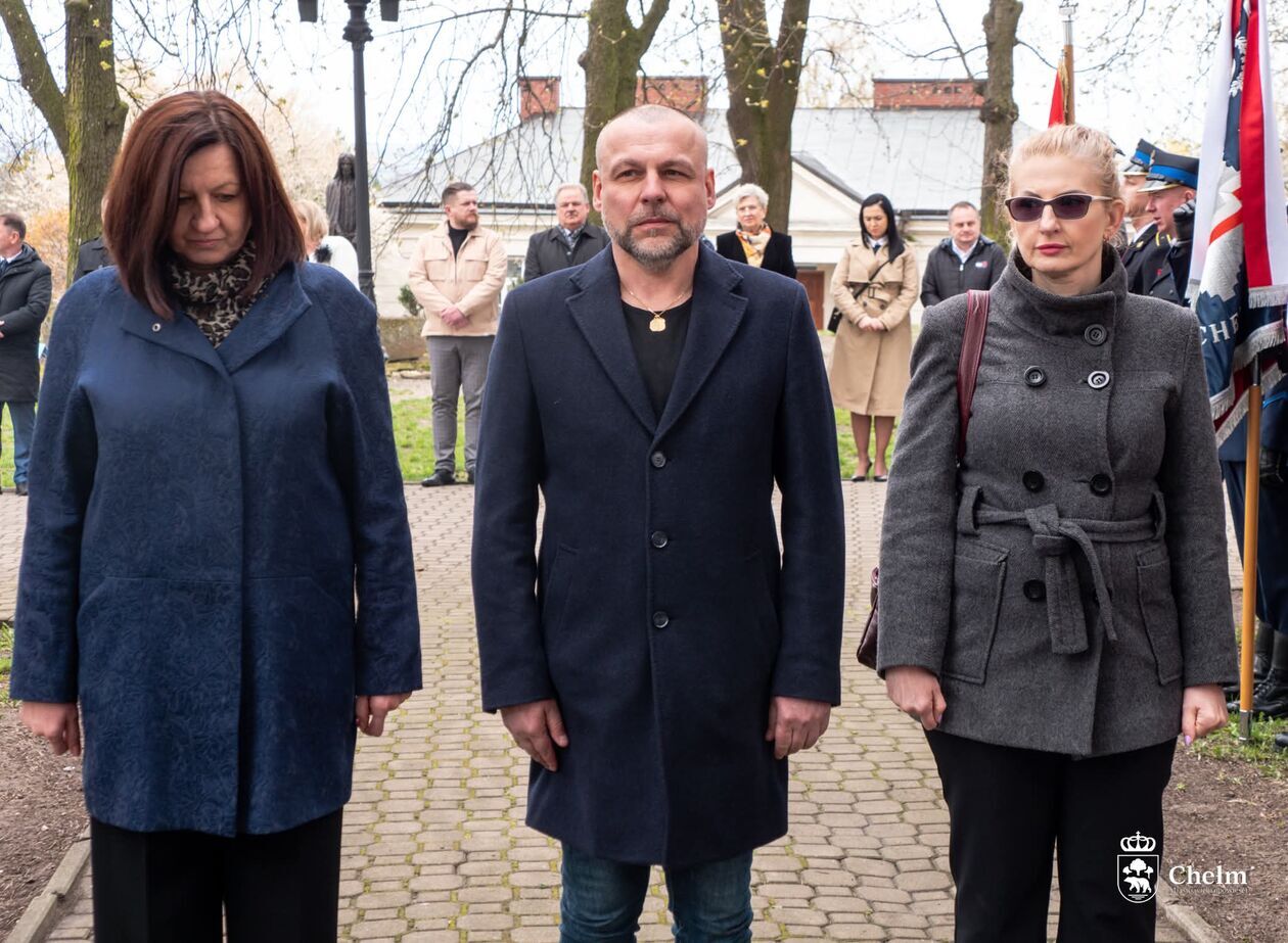  Uroczystości w Chełmie upamiętniające 85. rocznicę Zbrodni Katyńskiej oraz 15. rocznicę Katastrofy S (zdjęcie 4) - Autor: UM Chełm 