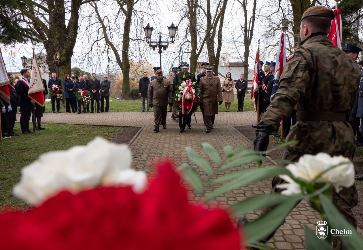  Uroczystości w Chełmie upamiętniające 85. rocznicę Zbrodni Katyńskiej oraz 15. rocznicę Katastrofy S (zdjęcie 1) - Autor: UM Chełm 