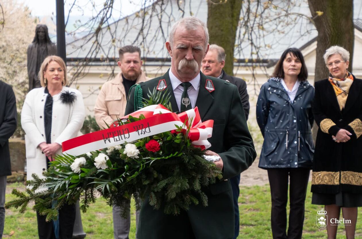  Uroczystości w Chełmie upamiętniające 85. rocznicę Zbrodni Katyńskiej oraz 15. rocznicę Katastrofy S (zdjęcie 3) - Autor: UM Chełm 