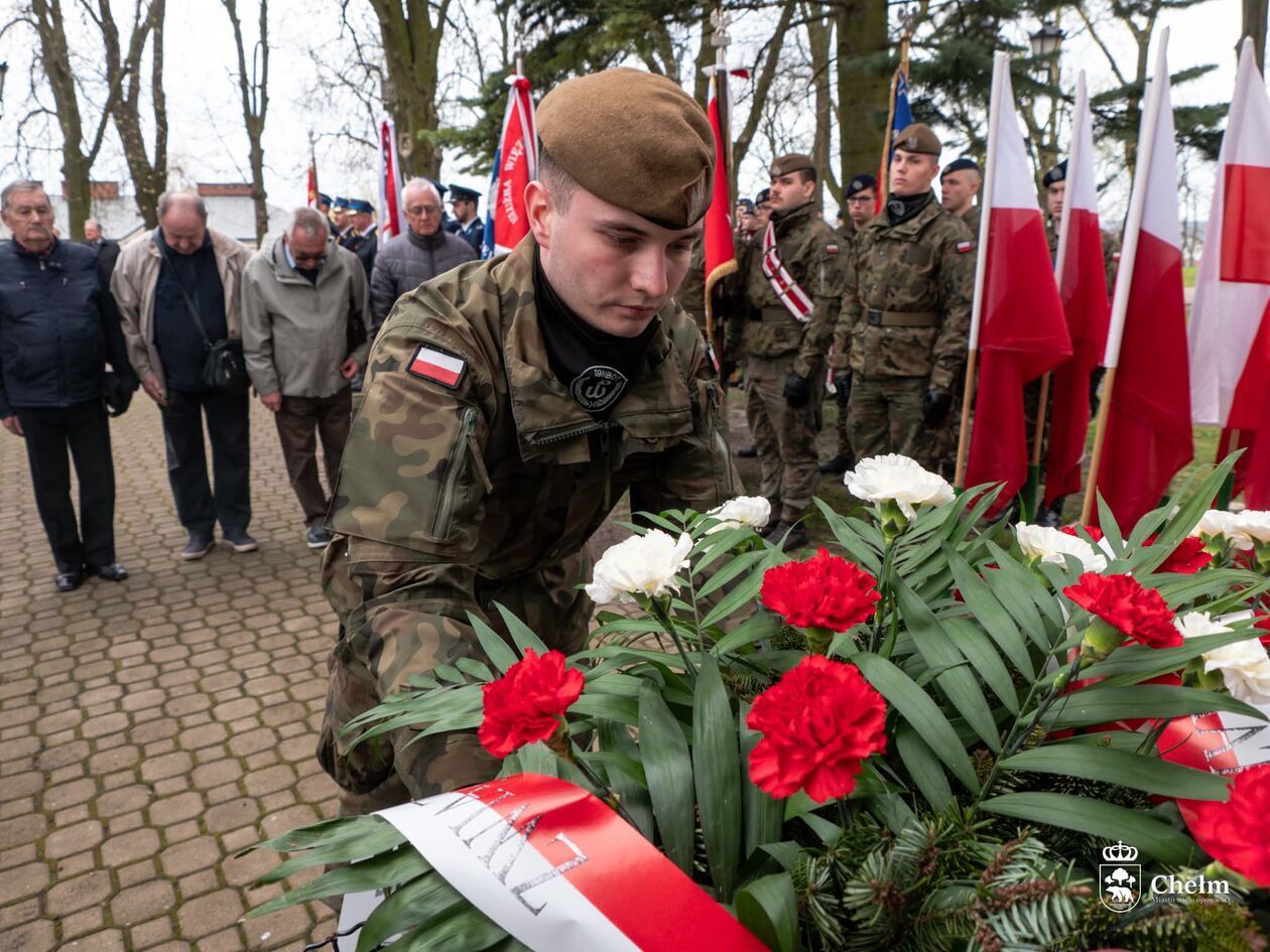  Uroczystości w Chełmie upamiętniające 85. rocznicę Zbrodni Katyńskiej oraz 15. rocznicę Katastrofy S (zdjęcie 18) - Autor: UM Chełm 