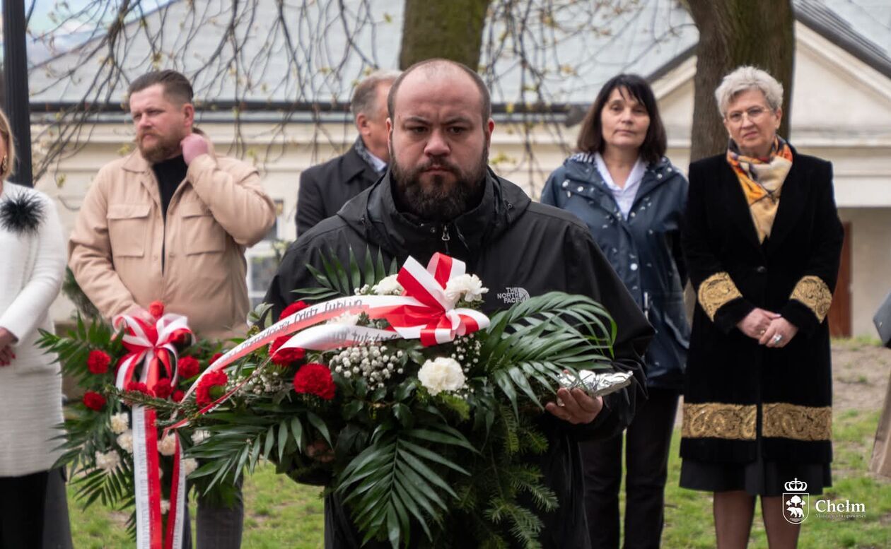  Uroczystości w Chełmie upamiętniające 85. rocznicę Zbrodni Katyńskiej oraz 15. rocznicę Katastrofy S (zdjęcie 8) - Autor: UM Chełm 