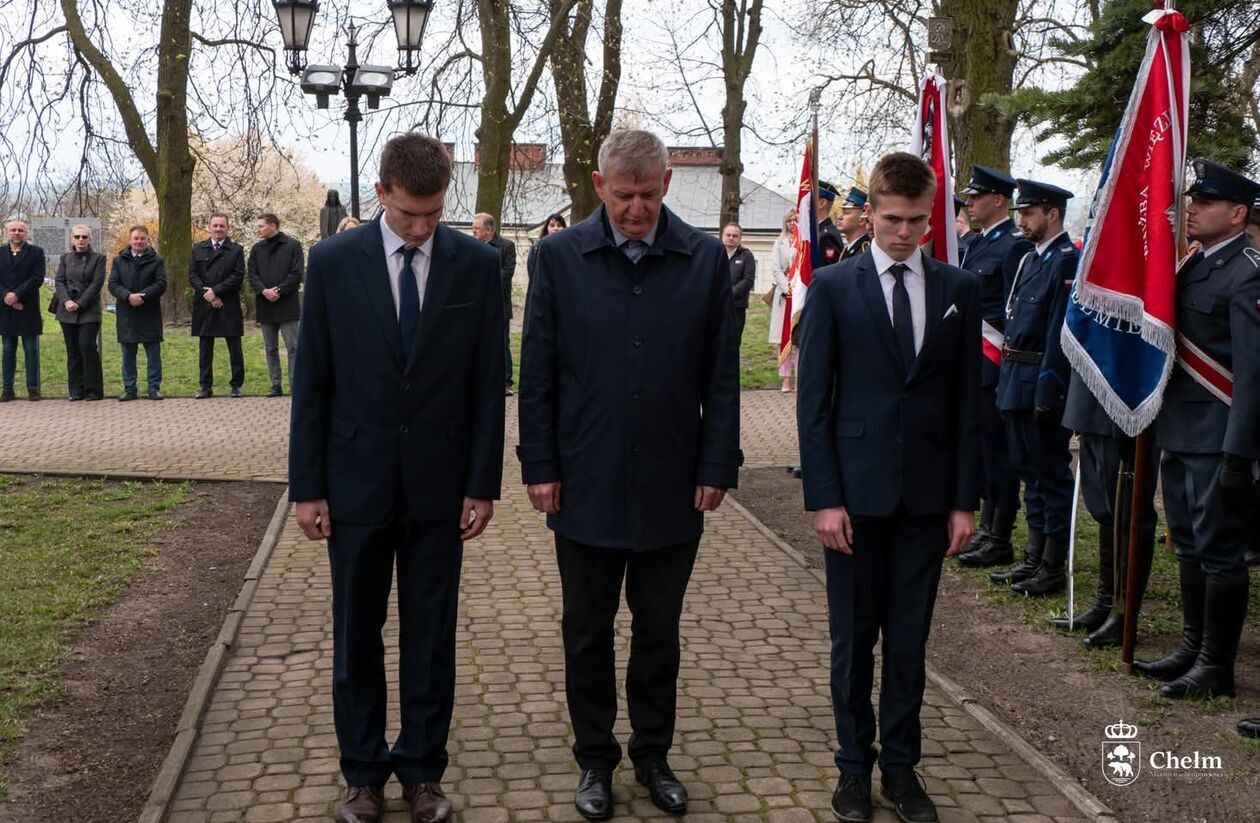  Uroczystości w Chełmie upamiętniające 85. rocznicę Zbrodni Katyńskiej oraz 15. rocznicę Katastrofy S (zdjęcie 2) - Autor: UM Chełm 