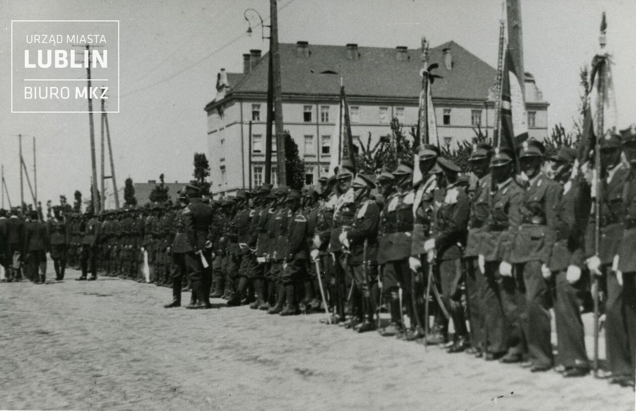 <p>Aleje Racławickie w Lublinie &ndash; Święto Konstytucji 3 Maja.</p>