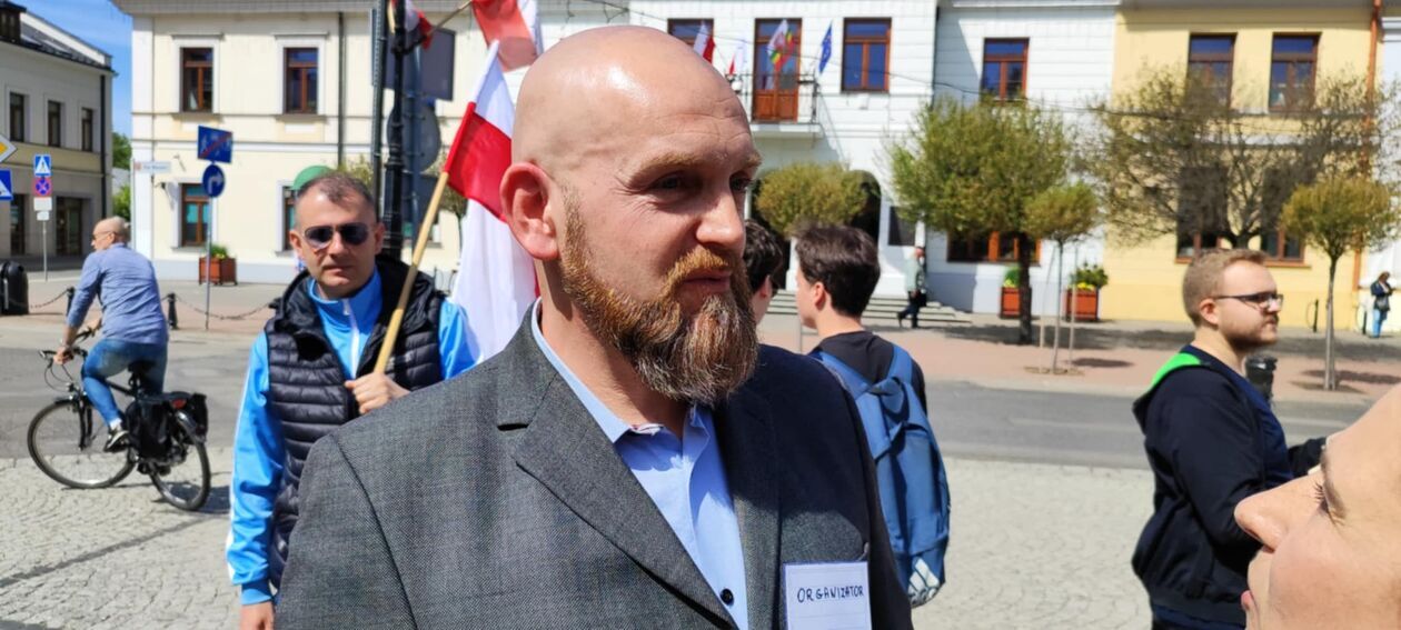  Sprawa flagi Ukrainy na bialskim ratuszu. Konferencja Nowej Nadziei i Jacka Dobrzyńskiego  (zdjęcie 5) - Autor: Ewelina Burda