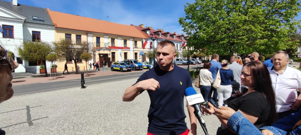  Sprawa flagi Ukrainy na bialskim ratuszu. Konferencja Nowej Nadziei i Jacka Dobrzyńskiego  (zdjęcie 3) - Autor: Ewelina Burda