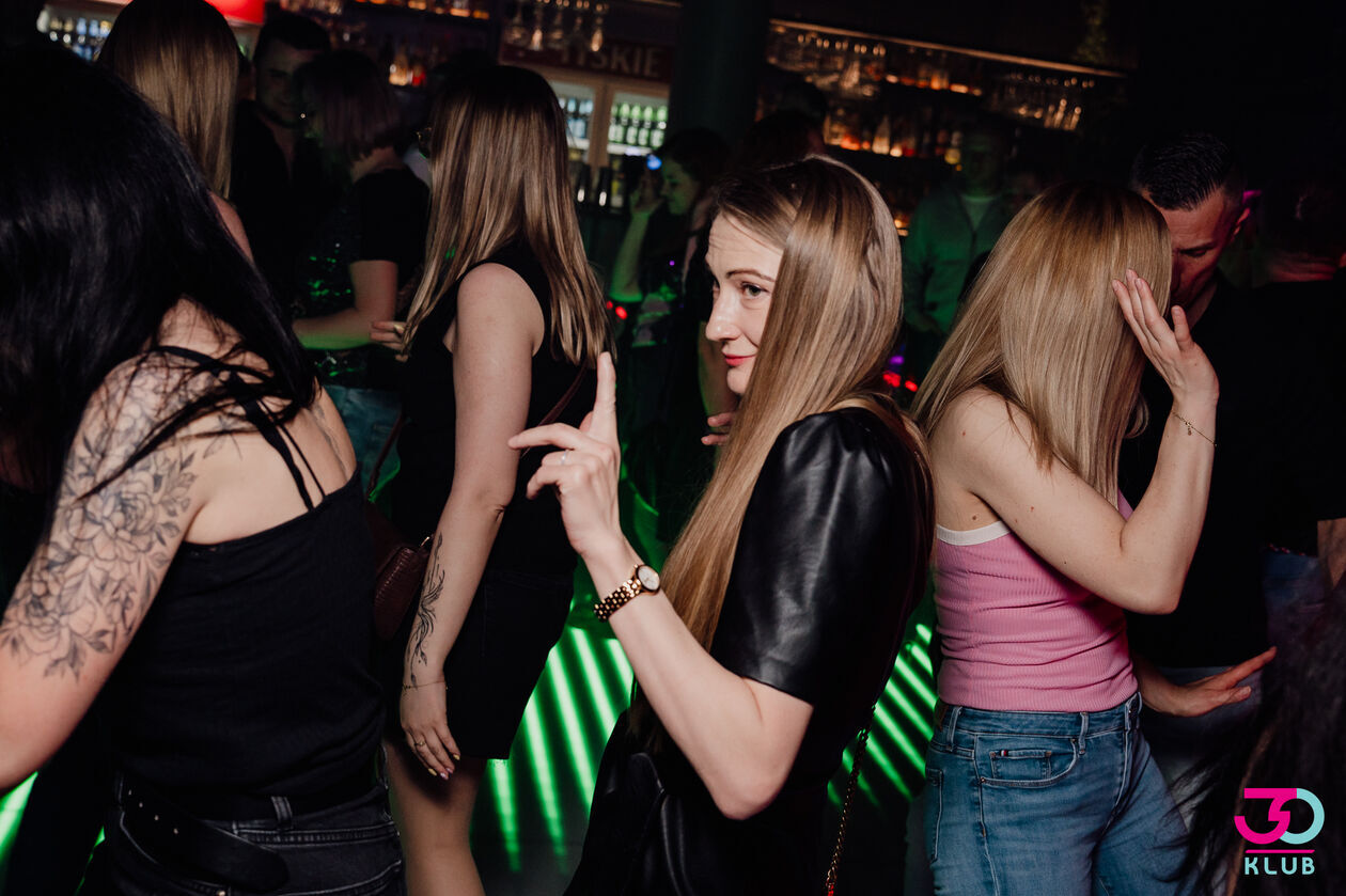  Piątkowy melanż w klubie 30 (zdjęcie 16) - Autor: Klub 30