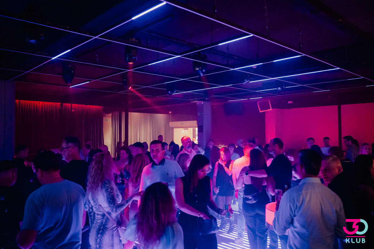  Piątkowy melanż w klubie 30 (zdjęcie 15) - Autor: Klub 30
