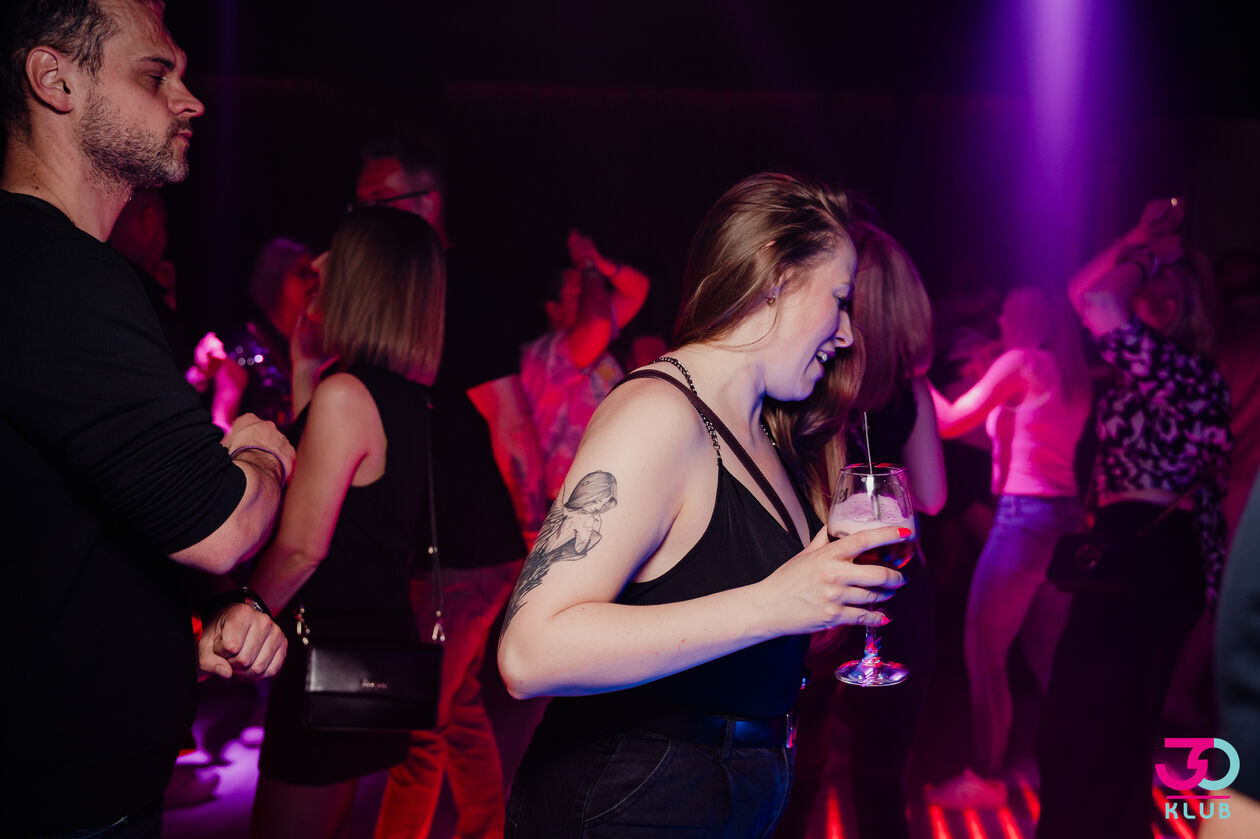  Piątkowy melanż w klubie 30 (zdjęcie 12) - Autor: Klub 30