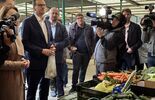 Mateusz Morawiecki w Lublinie na targu (zdjęcie 2)