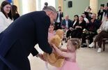 Wojciech Wołoch vice wojewoda wręczył obywatelstwa. (zdjęcie 4)