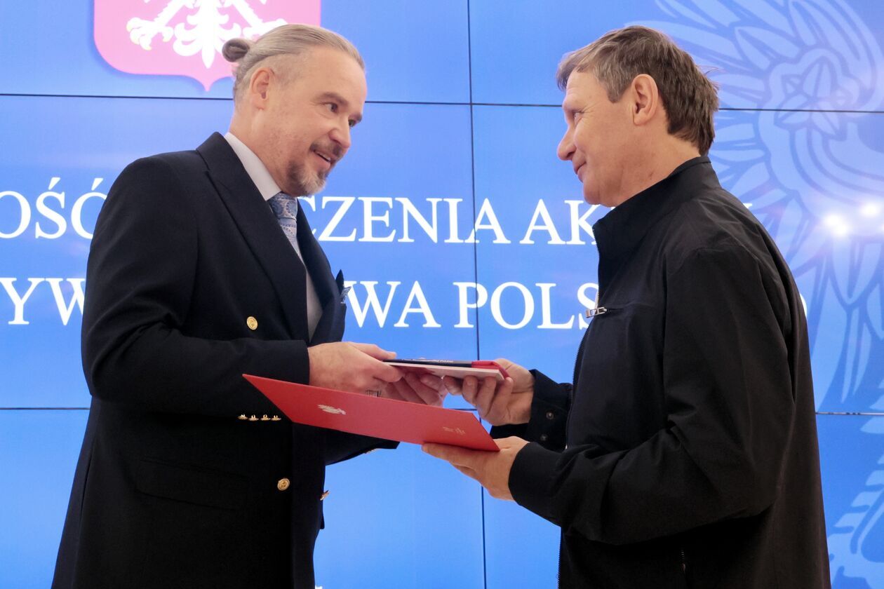  afe8057e36142174e21b90849e133af5.JPG