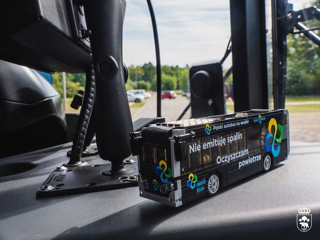  W Chełmie odbyła się oficjalna prezentacja pierwszych miejskich autobusów napędzanych wodorem  (zdjęcie 8) - Autor: UM Chełm 