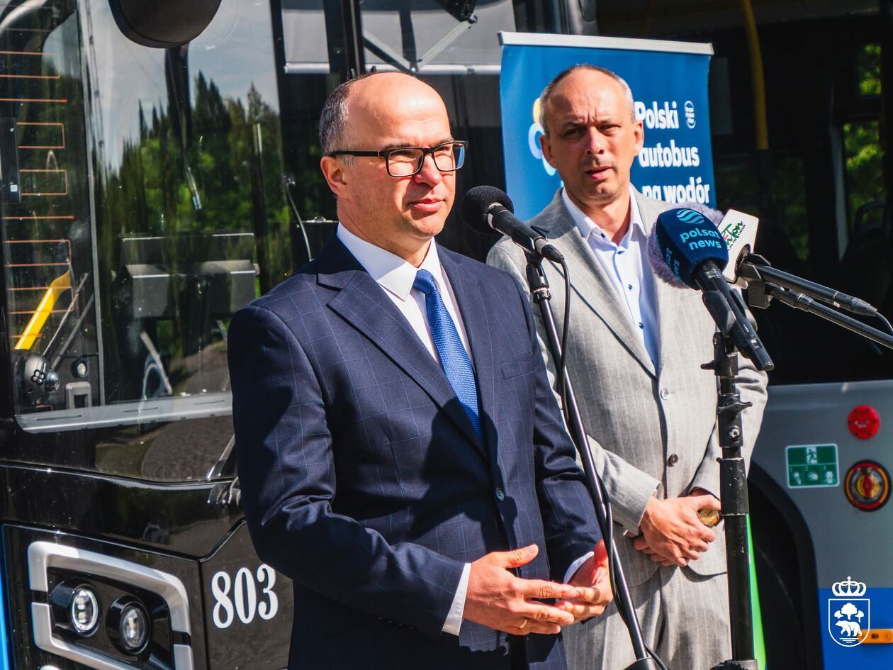  W Chełmie odbyła się oficjalna prezentacja pierwszych miejskich autobusów napędzanych wodorem  (zdjęcie 2) - Autor: UM Chełm 